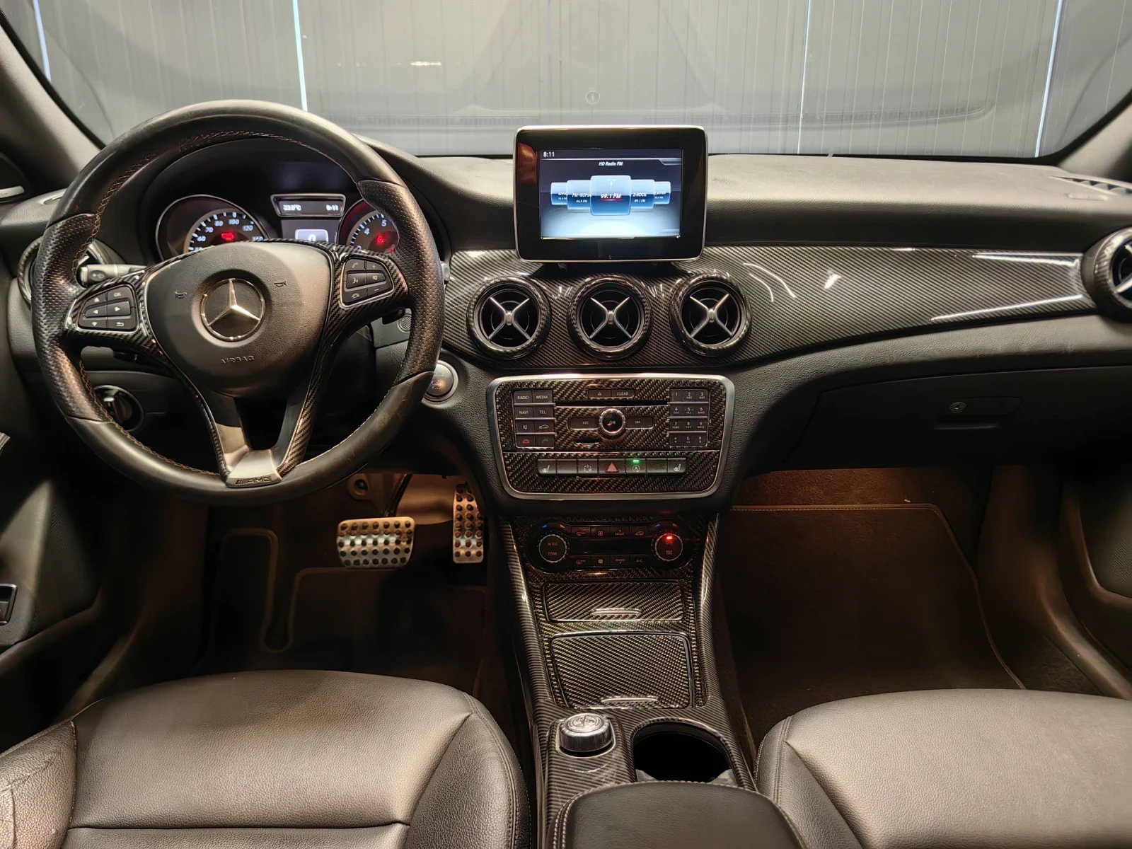 Mercedes-Benz CLA 250 4-MATIC* AMG* ПАНО* CARBON* MEMORY* НАВИ* ПОДГРЕВ*, снимка 9 - Автомобили и джипове - 54712859