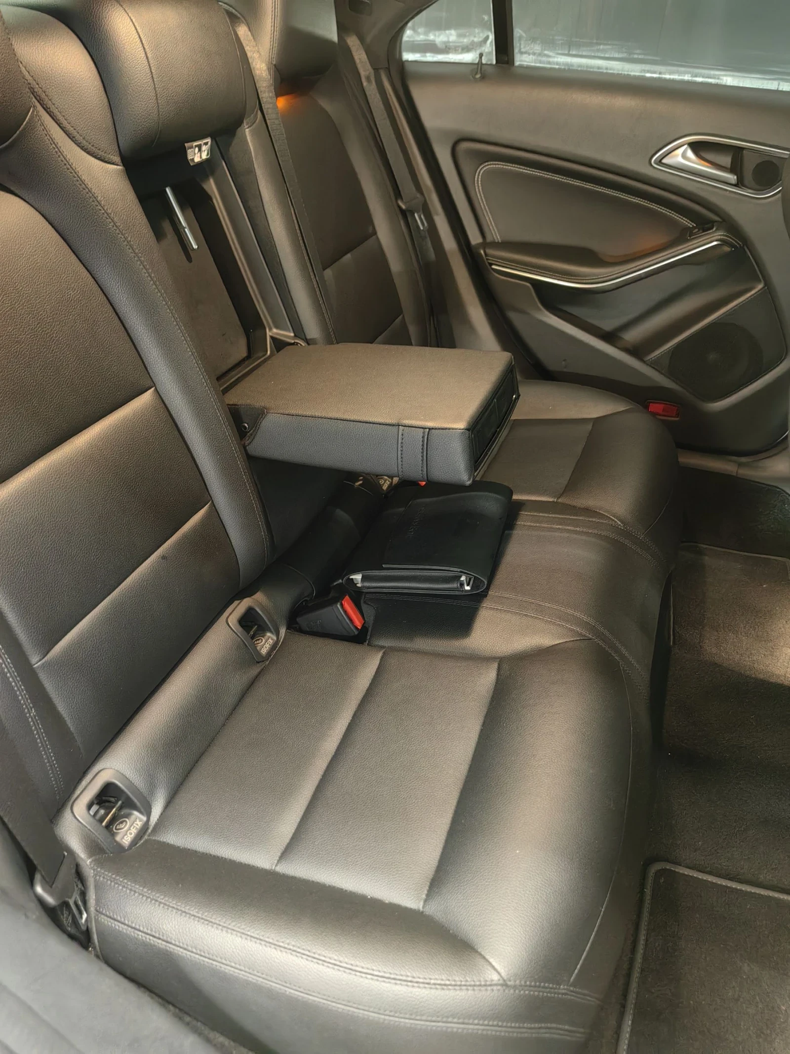 Mercedes-Benz CLA 250 4-MATIC* AMG* ПАНО* CARBON* MEMORY* НАВИ* ПОДГРЕВ*, снимка 16 - Автомобили и джипове - 54712859