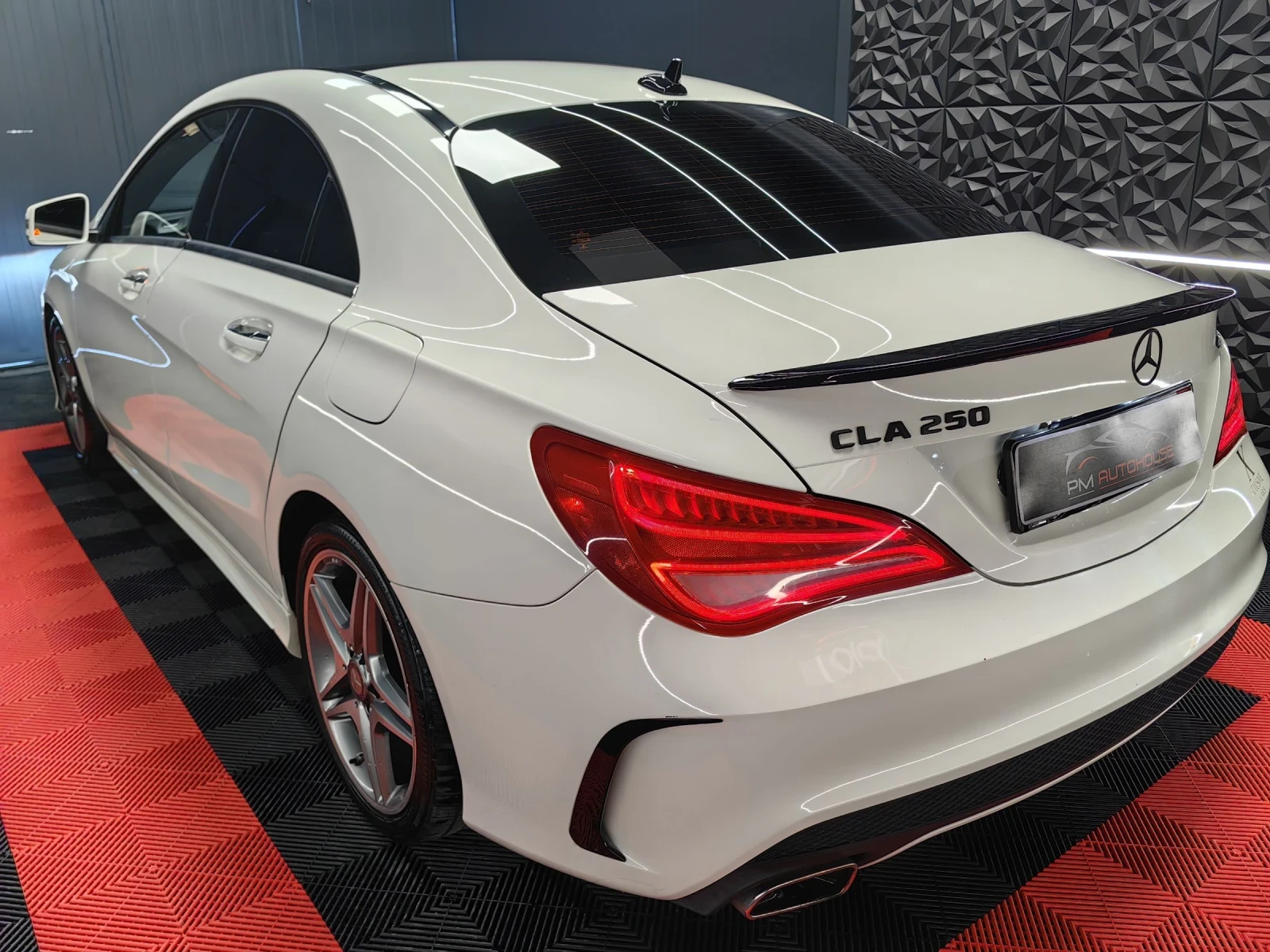 Mercedes-Benz CLA 250 4-MATIC* AMG* ПАНО* CARBON* MEMORY* НАВИ* ПОДГРЕВ*, снимка 5 - Автомобили и джипове - 54712859