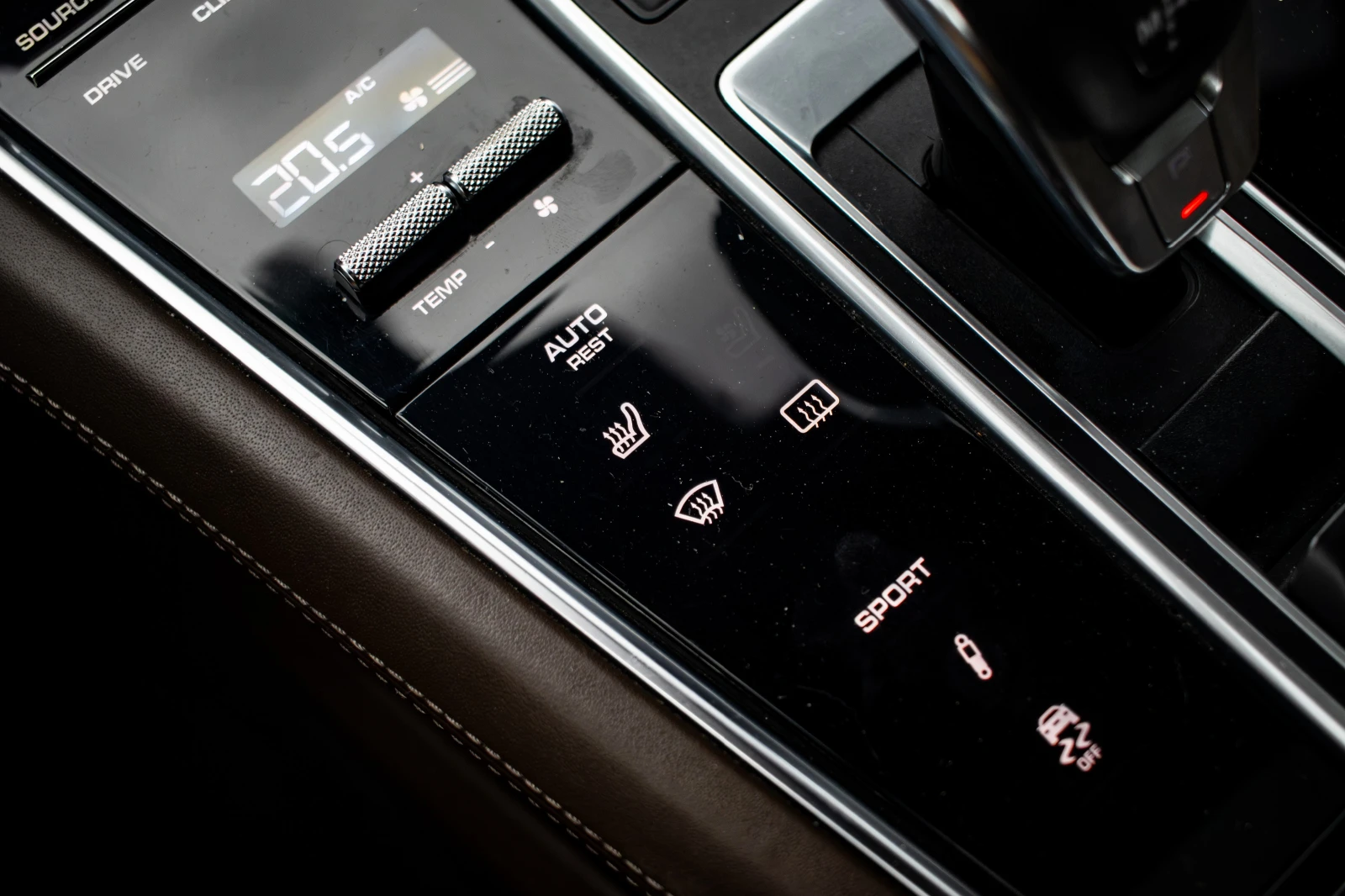 Porsche Panamera * 971 4S* Pano* Matrix* Distronic* Navi* BOSE* , снимка 16 - Автомобили и джипове - 55323764