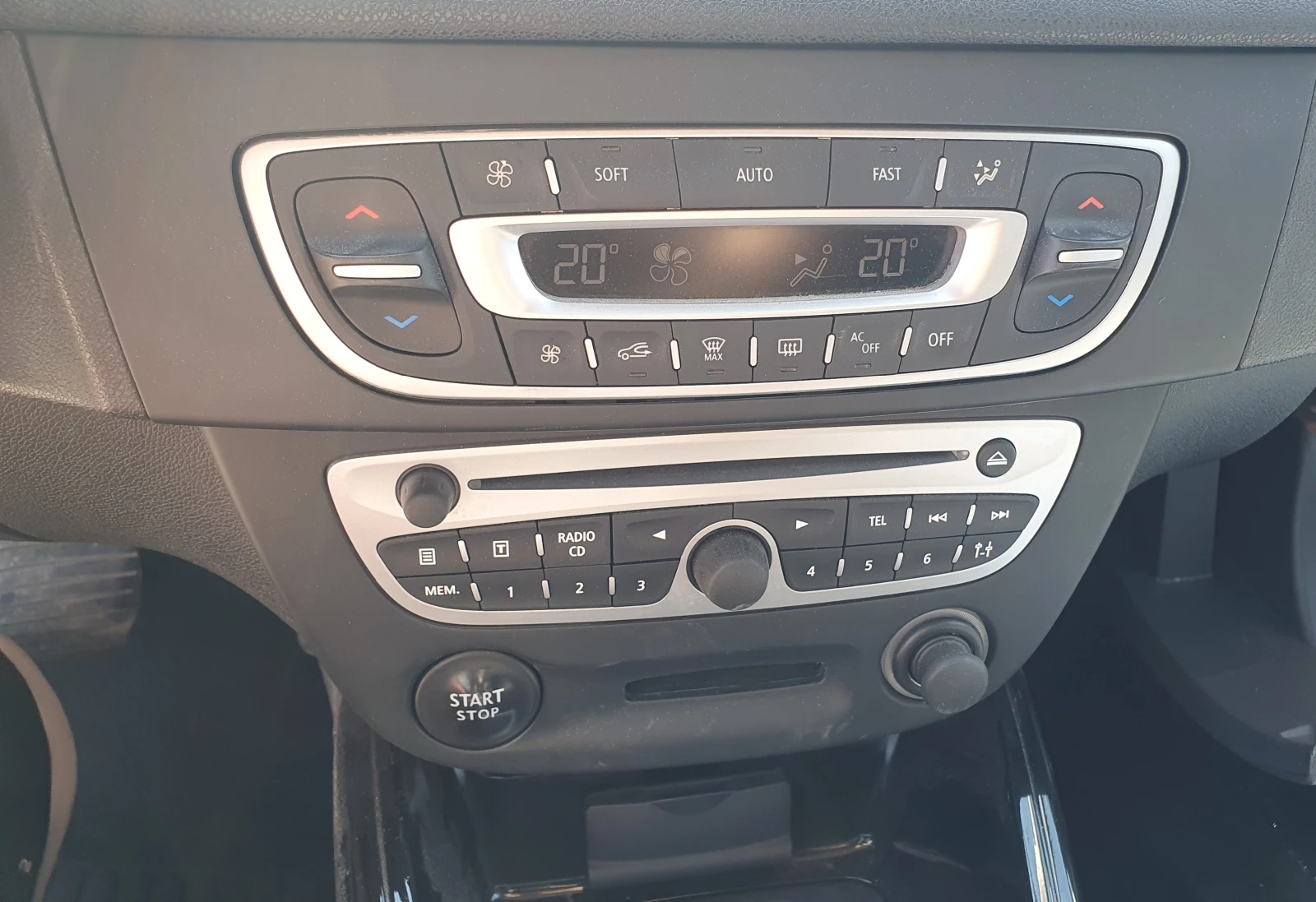 Renault Megane Grandtour, снимка 8 - Автомобили и джипове - 55631572