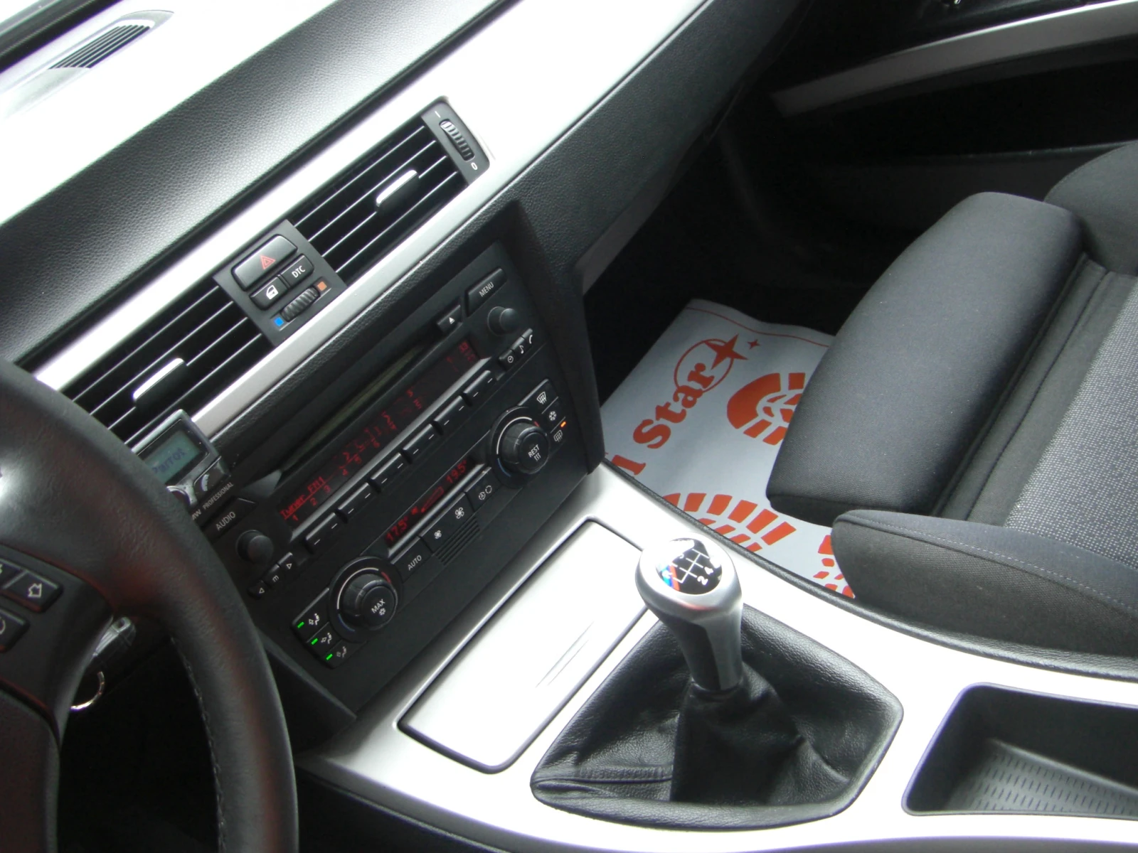 BMW 320 i 6ck. 150k.c, снимка 12 - Автомобили и джипове - 55688539