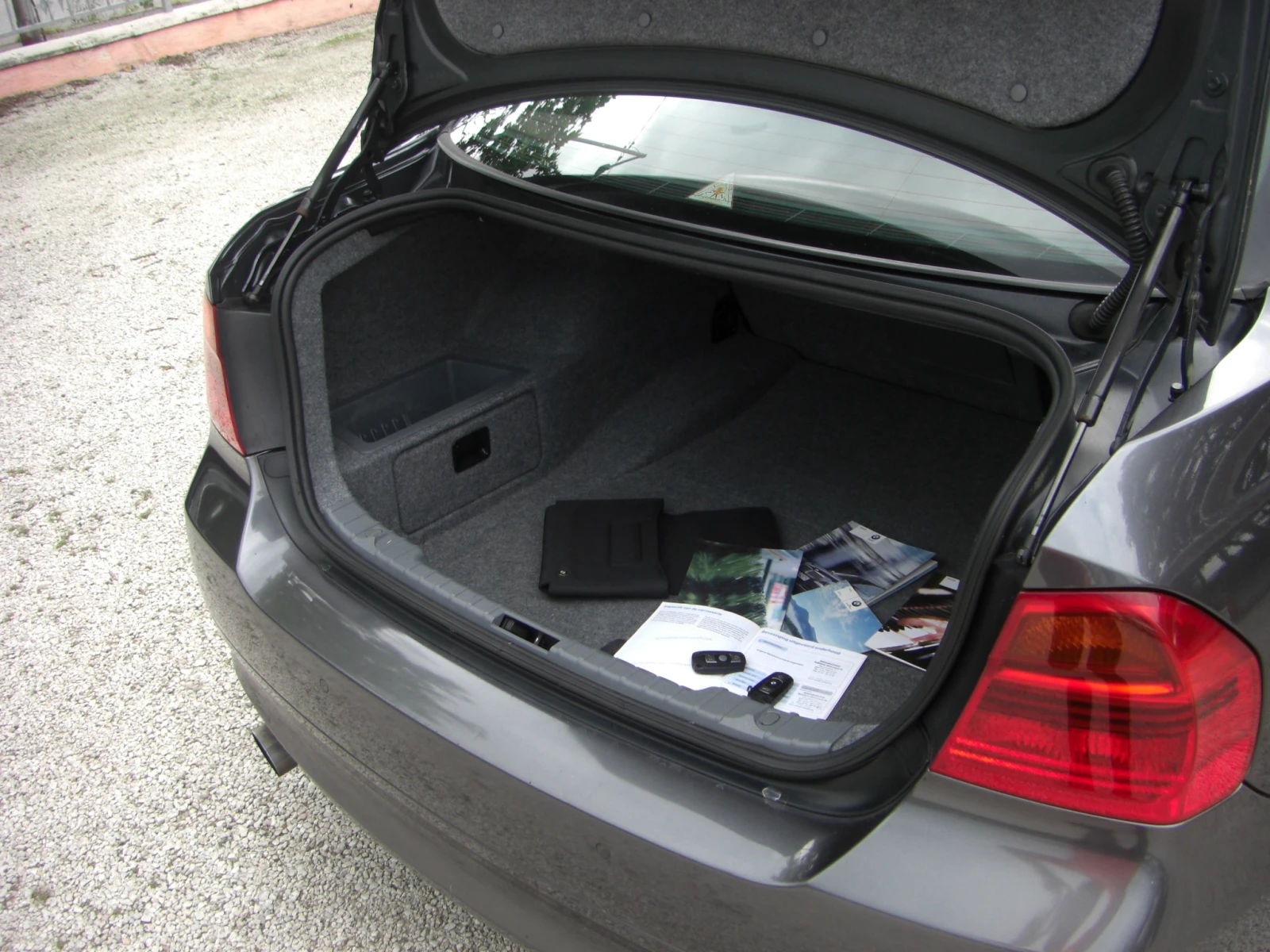 BMW 320 i 6ck. 150k.c, снимка 16 - Автомобили и джипове - 55688539