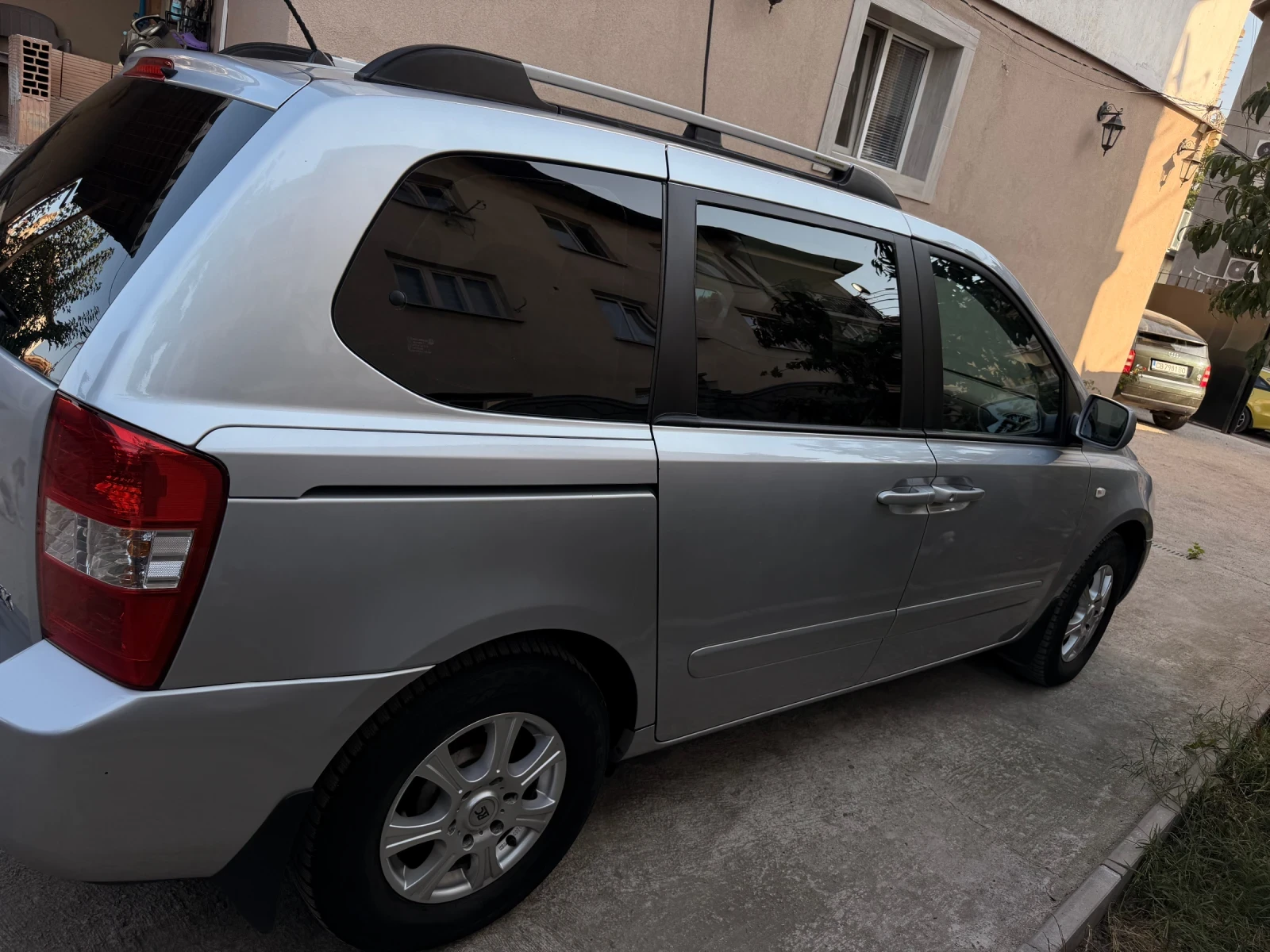 Kia Carnival Kia Carnival 2.9 CRDI 185kc, снимка 3 - Автомобили и джипове - 55793794