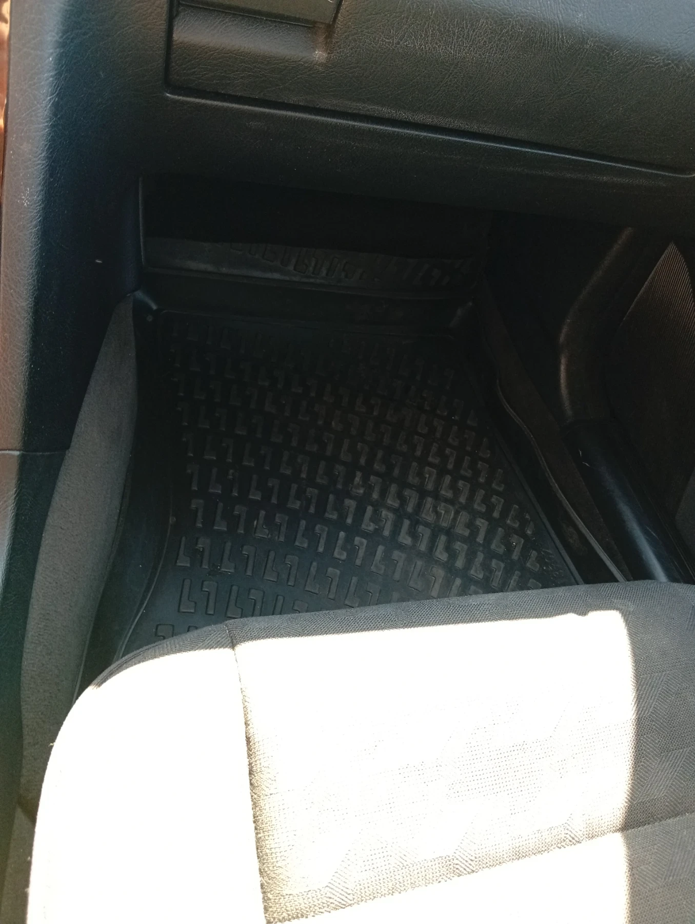 Mercedes-Benz C 200, снимка 9 - Автомобили и джипове - 55961615