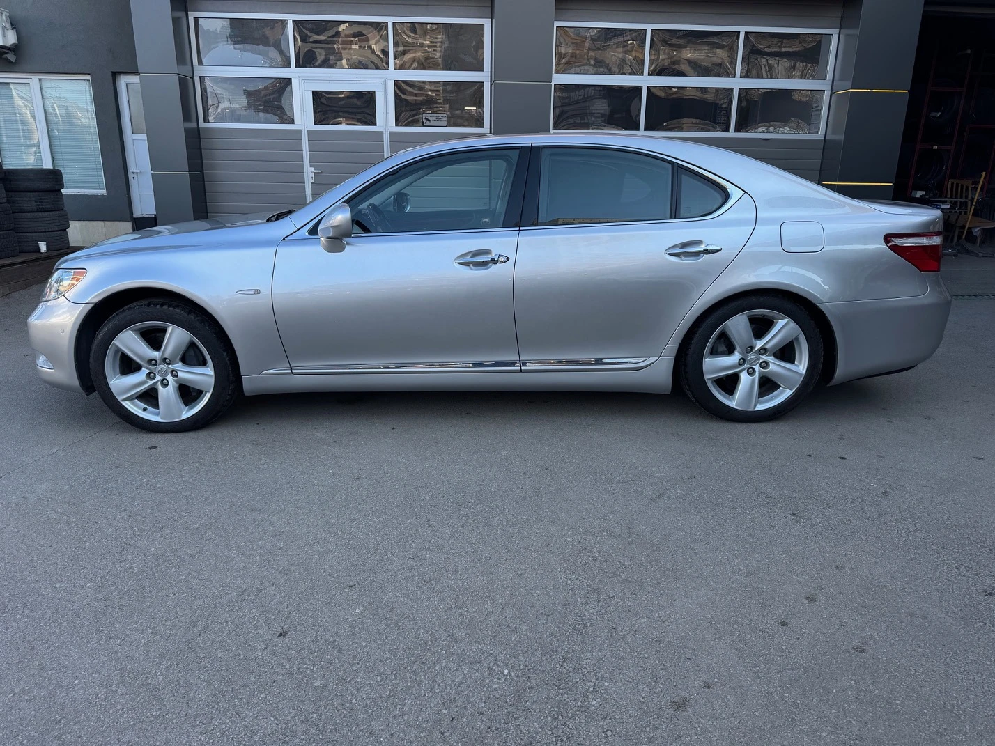 Lexus LS 460