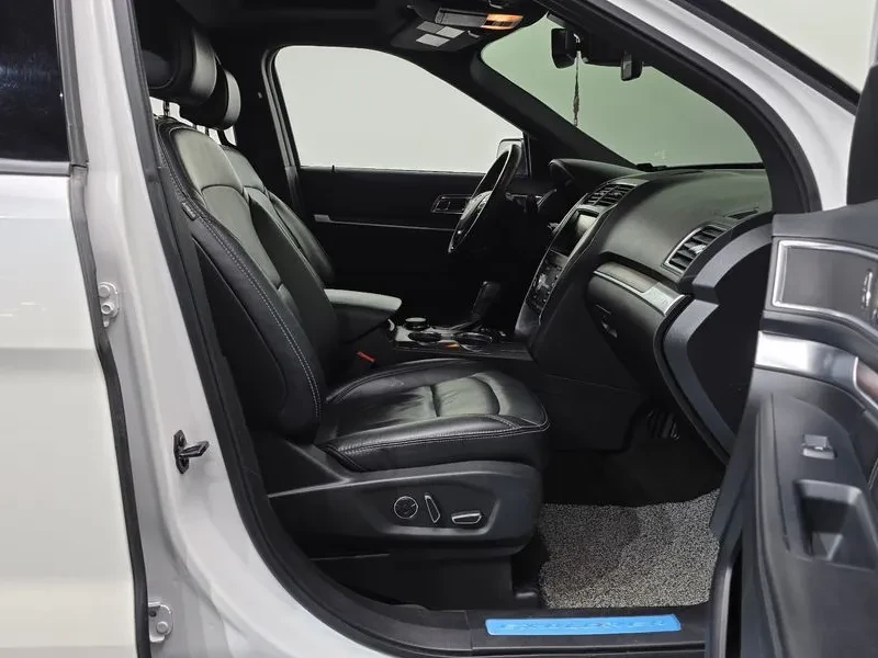 Ford Explorer 2.3 AWD, снимка 11 - Автомобили и джипове - 54351866