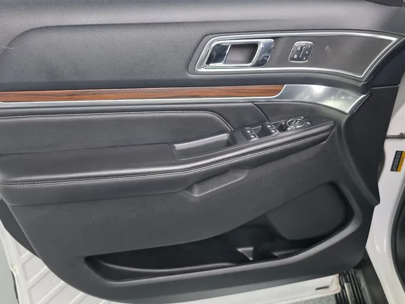 Ford Explorer 2.3 AWD, снимка 17 - Автомобили и джипове - 54351866