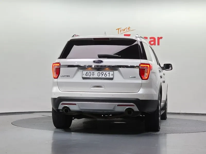 Ford Explorer 2.3 AWD, снимка 4 - Автомобили и джипове - 54351866