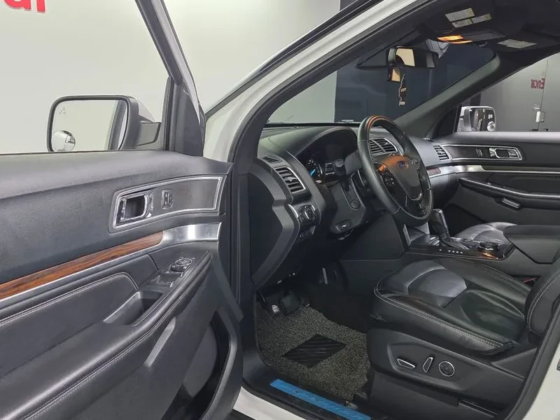 Ford Explorer 2.3 AWD, снимка 10 - Автомобили и джипове - 54351866