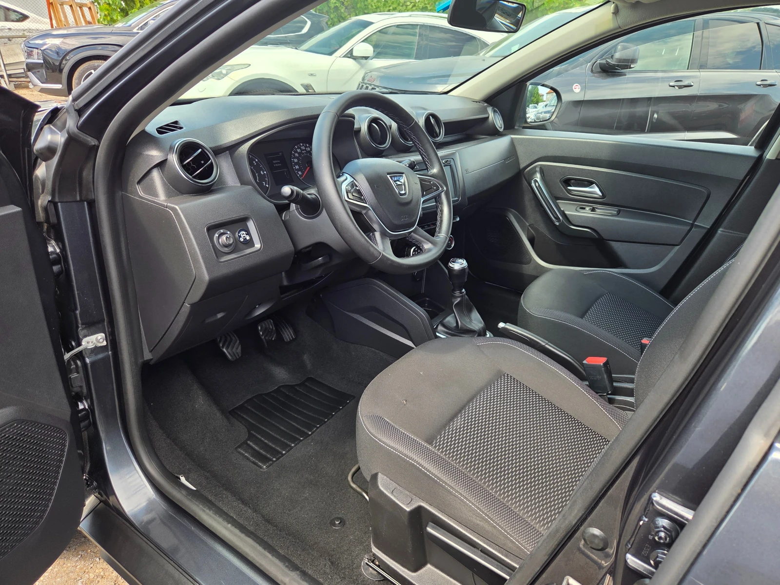 Dacia Duster 1.6I GAZ, снимка 10 - Автомобили и джипове - 55333334