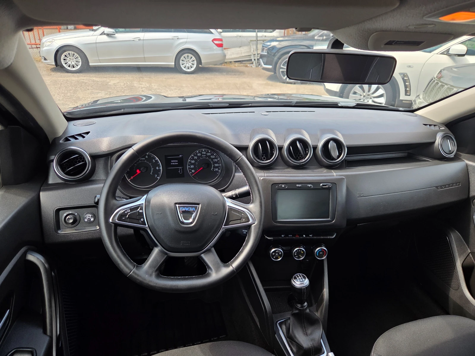 Dacia Duster 1.6I GAZ, снимка 11 - Автомобили и джипове - 55333334