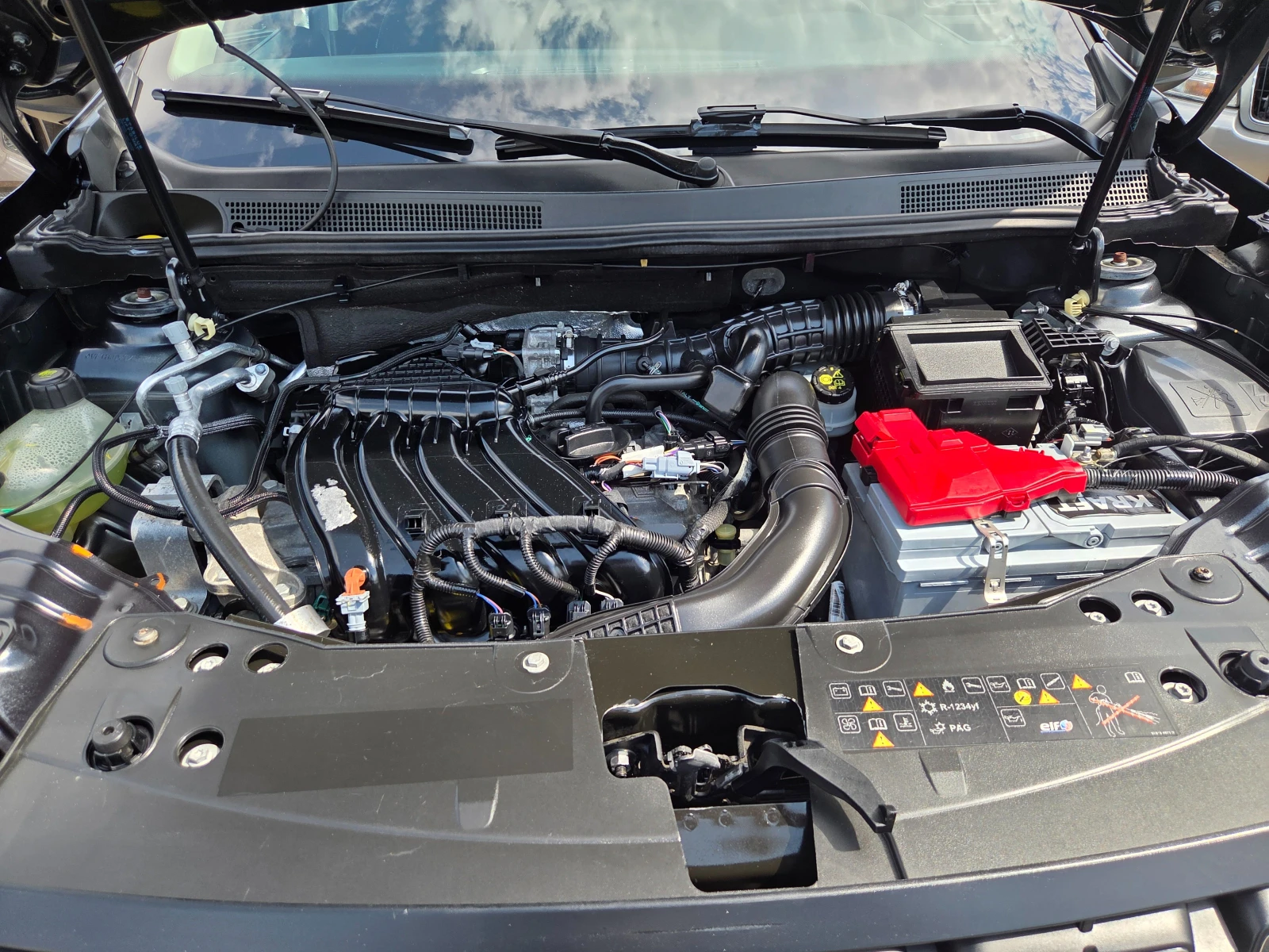 Dacia Duster 1.6I GAZ, снимка 12 - Автомобили и джипове - 55333334