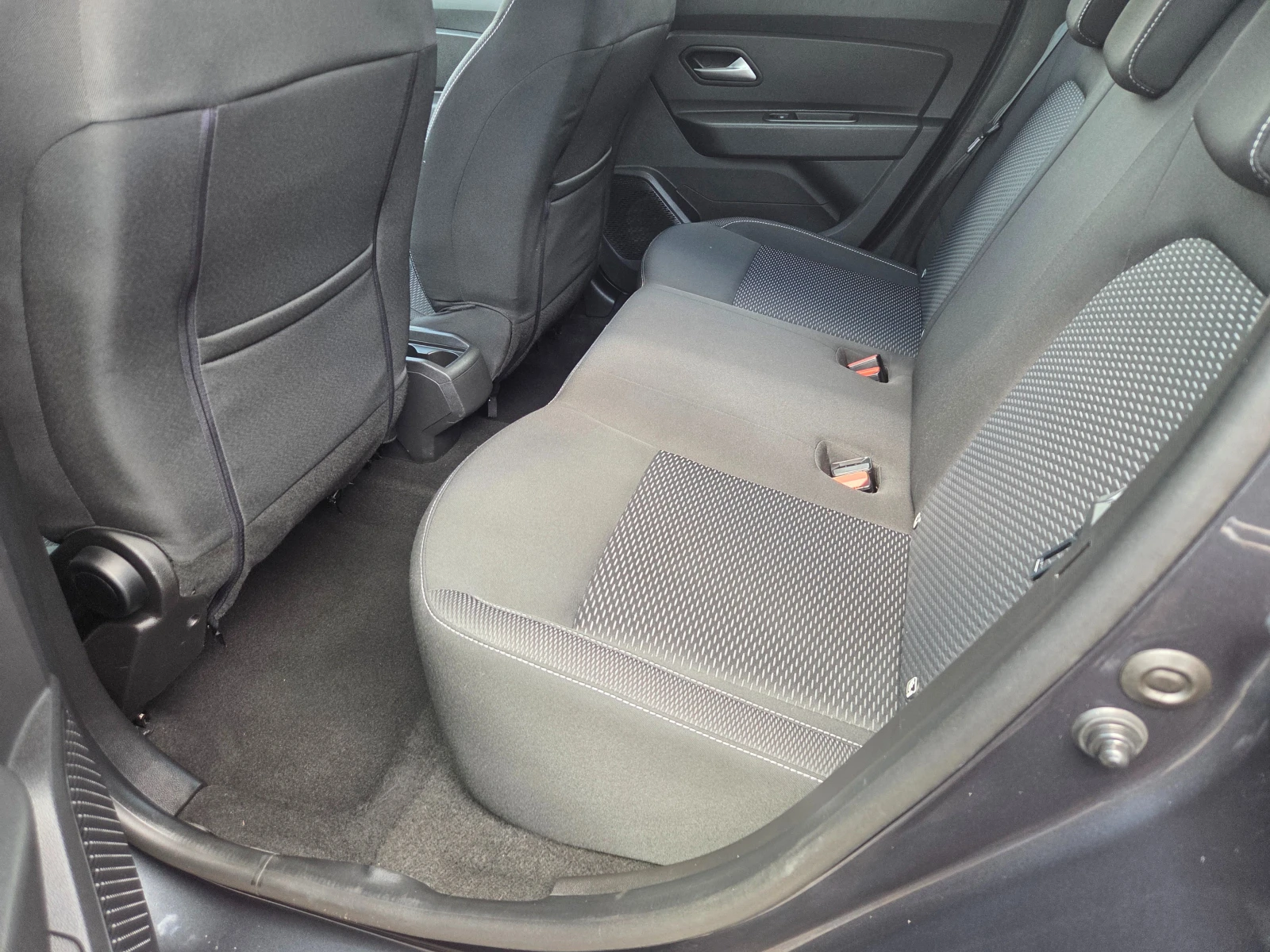 Dacia Duster 1.6I GAZ, снимка 7 - Автомобили и джипове - 55333334