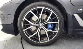 BMW 530E HYBRID* M* SPORT* ПОДГРЕВ* ОБДУХВАНЕ* ХЕДЪП* 360КА, снимка 5
