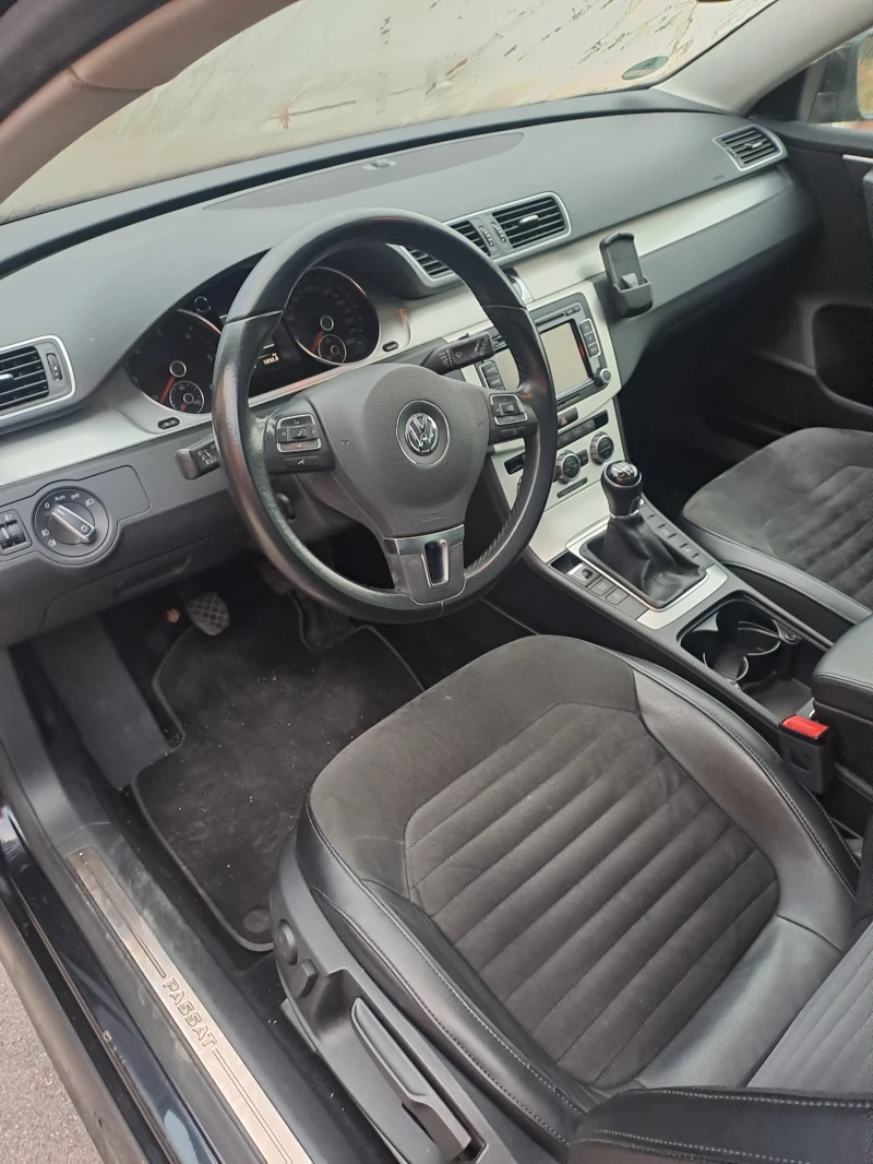 VW Passat, снимка 6 - Автомобили и джипове - 48160156