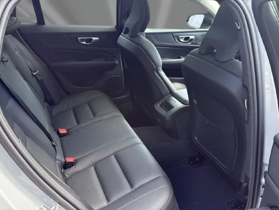 Volvo V60 B4 = Plus Dark = Гаранция, снимка 13 - Автомобили и джипове - 55089781
