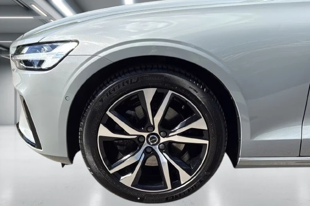 Volvo V60 B4 = Plus Dark = Гаранция, снимка 6 - Автомобили и джипове - 55089781