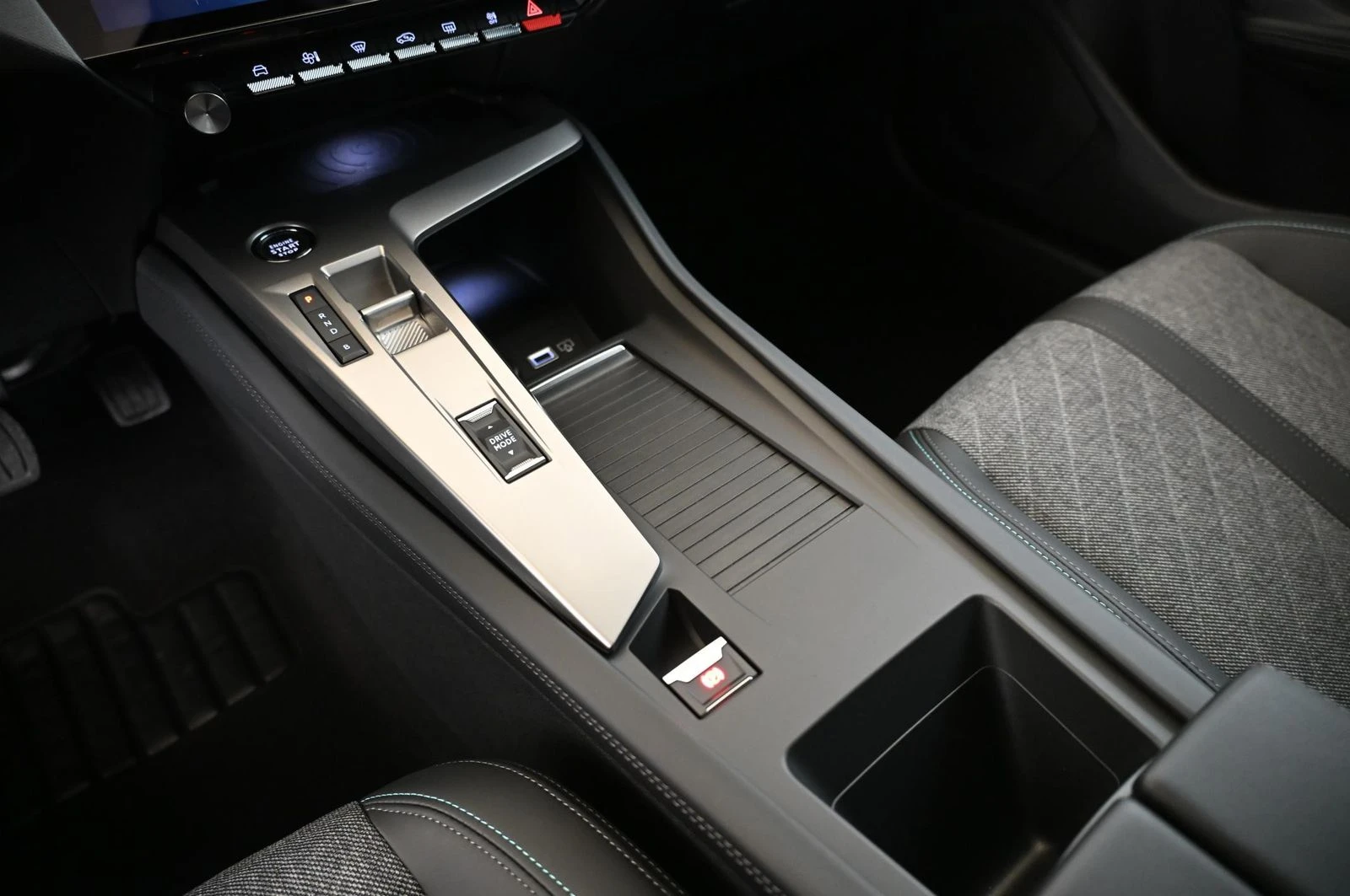 Peugeot 408 !1.6PHEV/180HP/ALLURE/CAM/NAVI/LED/AMBI/3D/950b | Mobile.bg   15