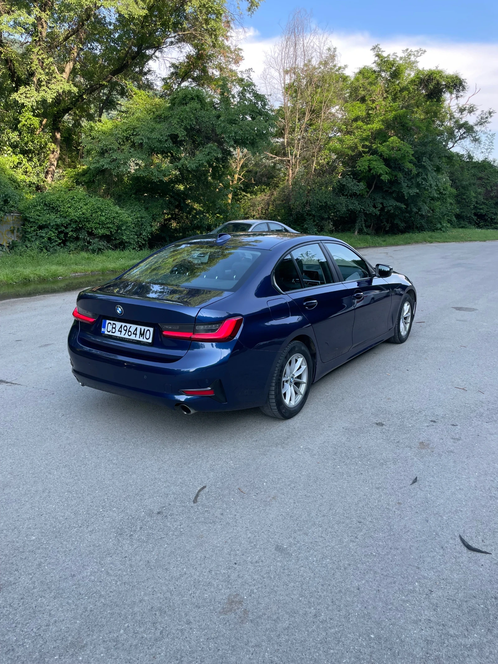 BMW 320 SPORT/ VIRTUAL/ KEYLESS/ AMBIENT/ PODGREVI - изображение 8