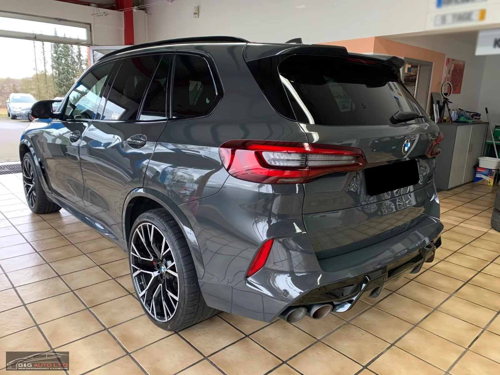 BMW X5M COMP./625HP/S.CLOSE/HUD/PANO/360/MEMO/KLESS/705f - изображение 4