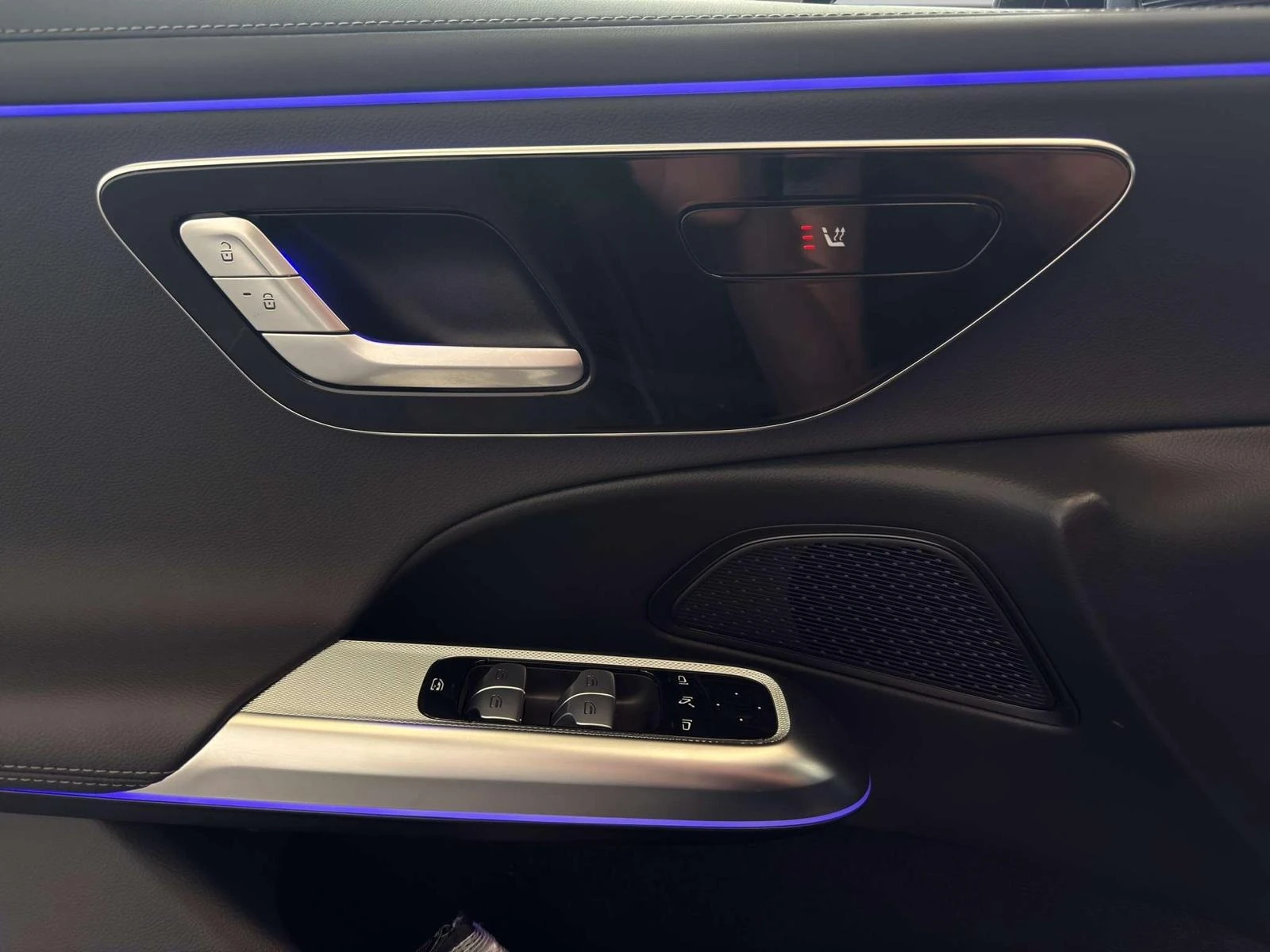 Mercedes-Benz E 200 AMG/4-MATIC/NIGHT/CAMERA/LED/DISTRONIC/ - изображение 8