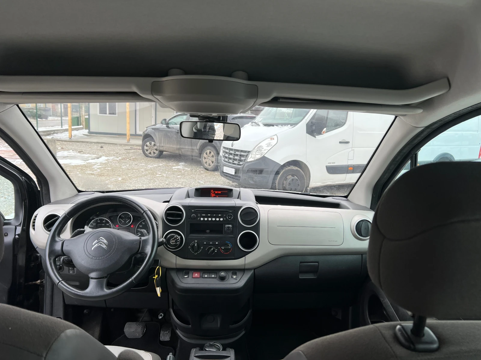 Citroen Berlingo Tendance 1.6HDI 92, снимка 11 - Автомобили и джипове - 53715259