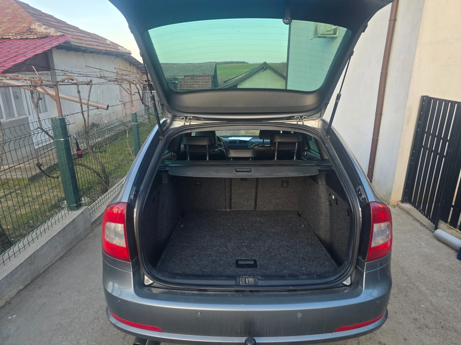 Skoda Octavia VRS, снимка 10 - Автомобили и джипове - 53817792