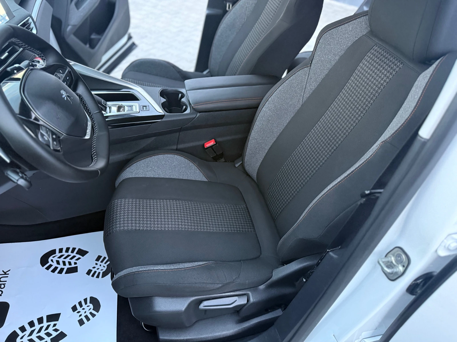 Peugeot 3008 1.5 dci Собствен лизинг !!!, снимка 12 - Автомобили и джипове - 53989359