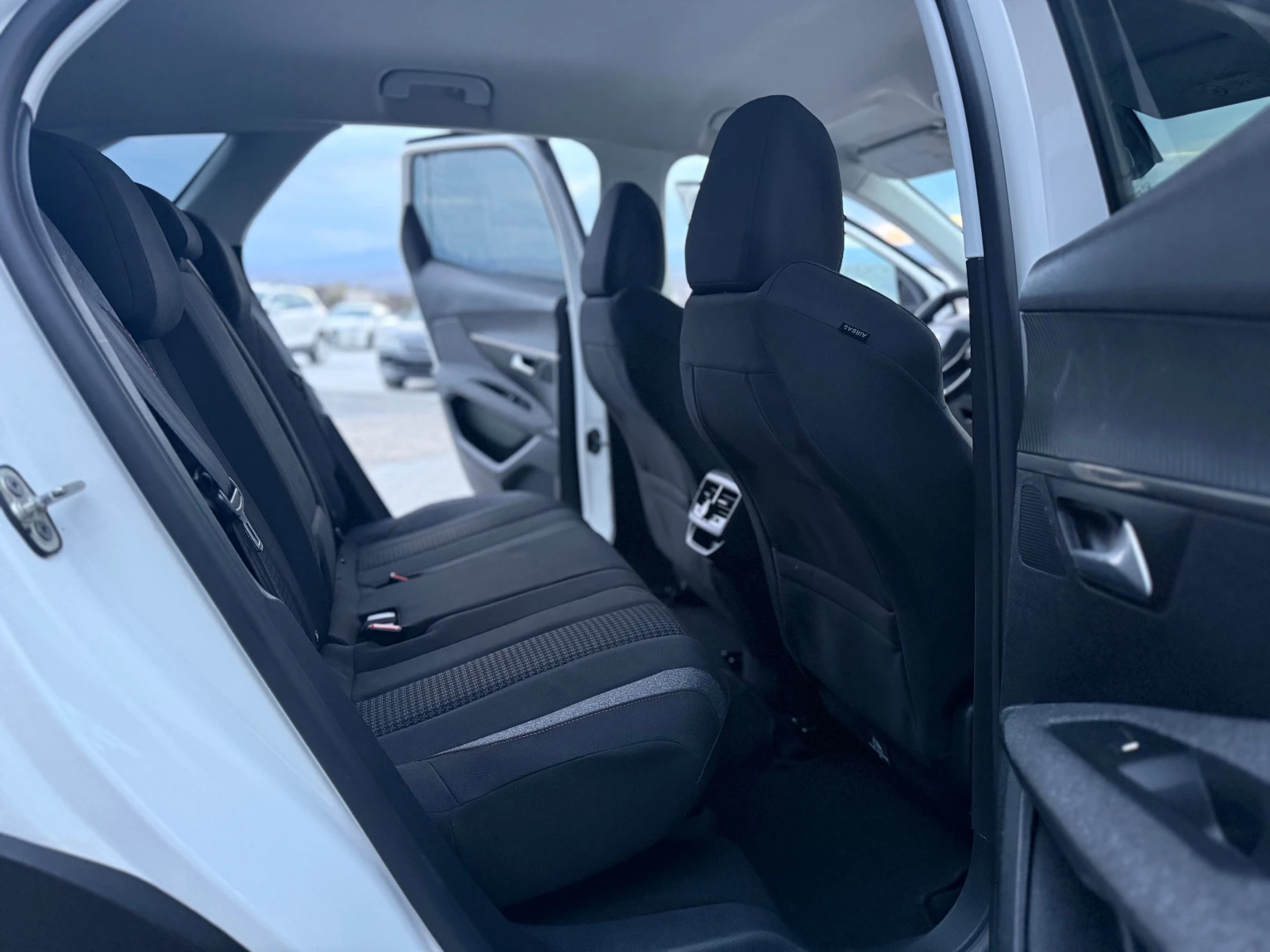 Peugeot 3008 1.5 dci Собствен лизинг !!!, снимка 13 - Автомобили и джипове - 53989359