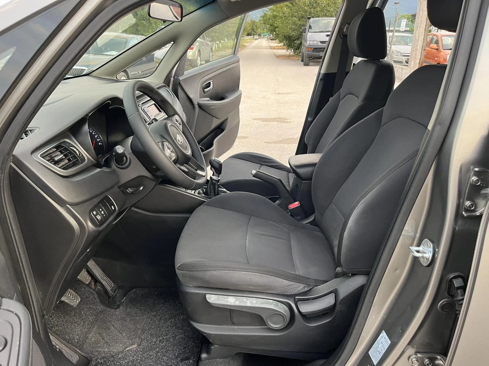Kia Carens 1.7CRDI 116кс EURO 5B 6ск АВТОПИЛОТ ВНОС ИТАЛИЯ, снимка 8 - Автомобили и джипове - 54240365