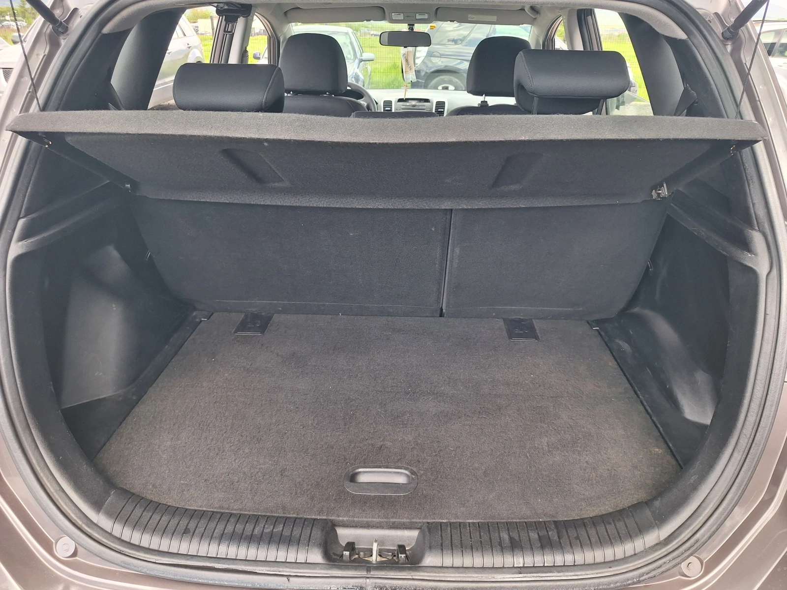 Hyundai Ix20 1.4crdi, снимка 14 - Автомобили и джипове - 54388271