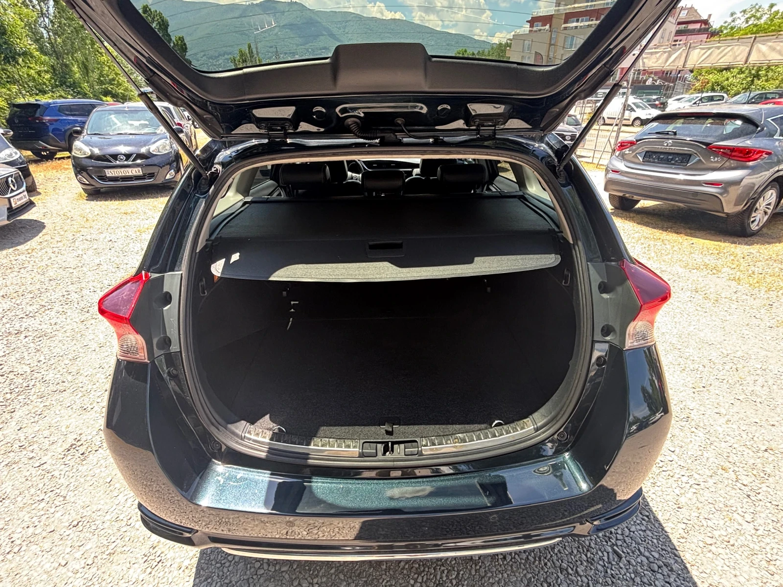 Toyota Auris 1.6 D4D, снимка 6 - Автомобили и джипове - 54941754