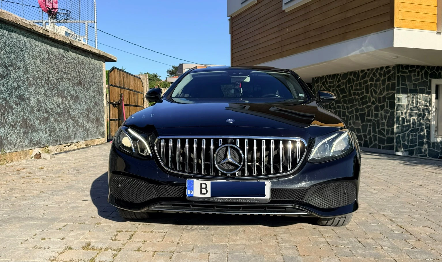 Mercedes-Benz E 220, снимка 12 - Автомобили и джипове - 55051624