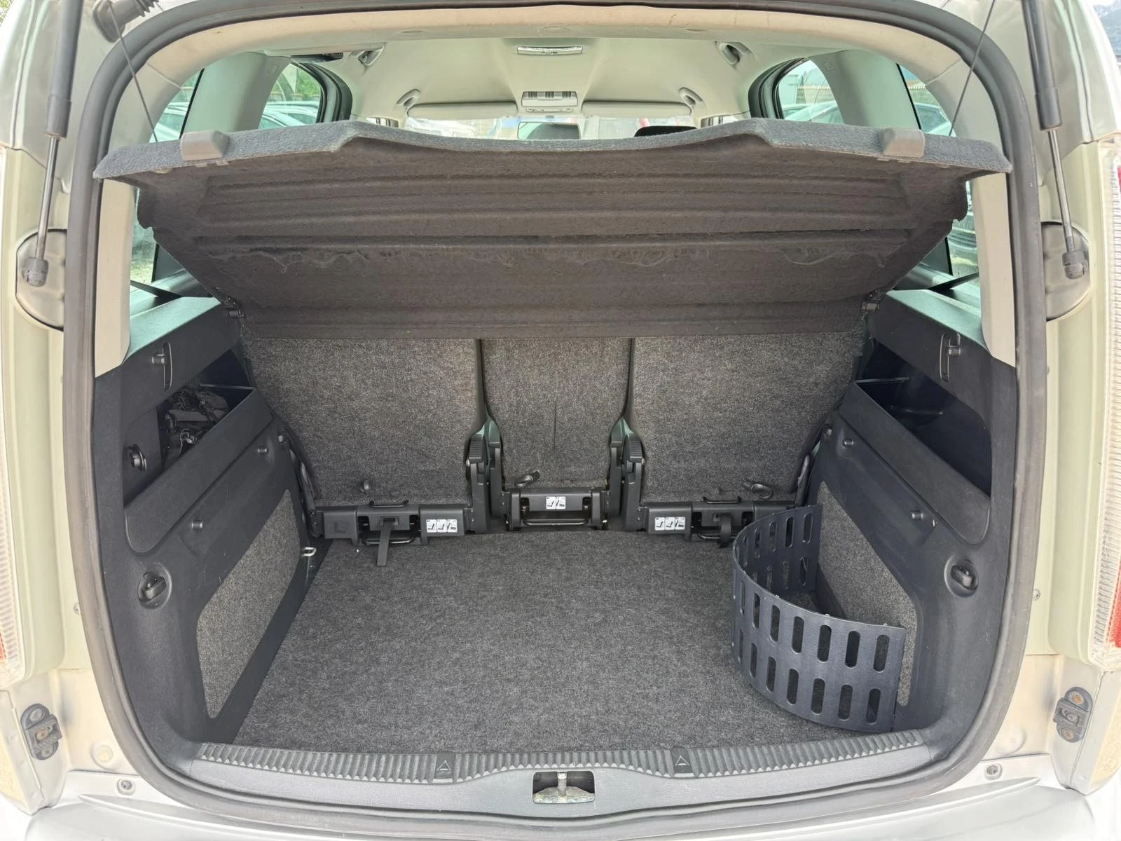 Skoda Roomster 1.2 I 94000 kм ЧИСТО НОВ, снимка 12 - Автомобили и джипове - 55159593