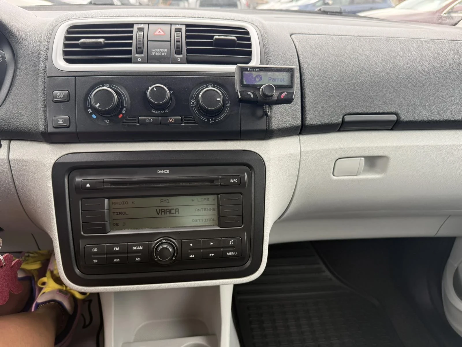 Skoda Roomster 1.2 I 94000 kм ЧИСТО НОВ, снимка 15 - Автомобили и джипове - 55159593