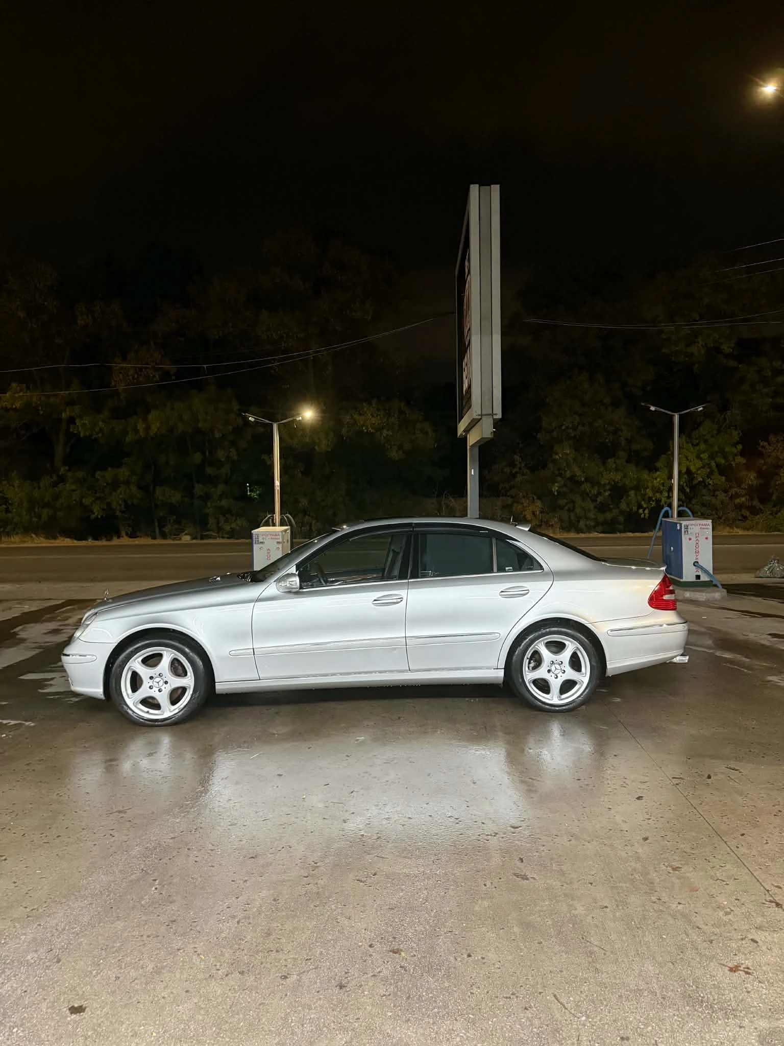Mercedes-Benz E 500 4Matic/Gas, снимка 4 - Автомобили и джипове - 56379210