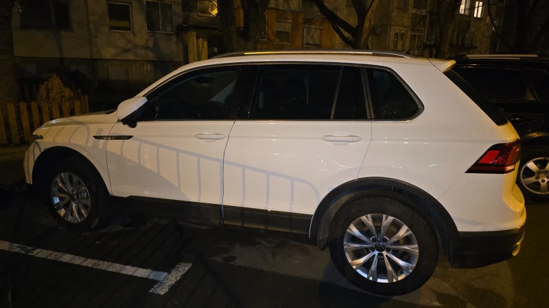 VW Tiguan, снимка 3 - Автомобили и джипове - 49235950