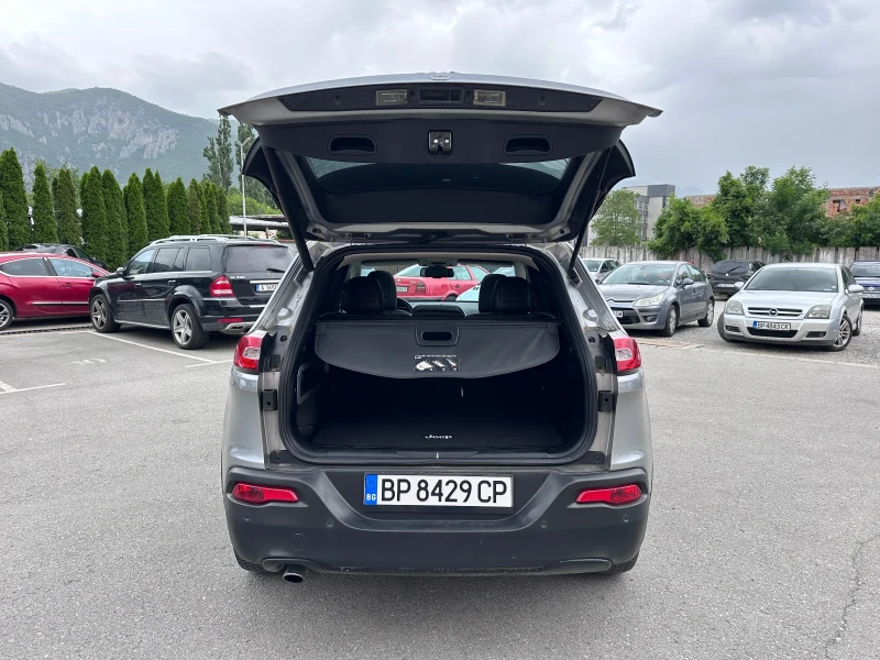 Jeep Cherokee 2.0M-JET - УНИКАТ, снимка 17 - Автомобили и джипове - 50466721