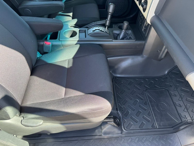 Toyota Fj cruiser 4.0 i 4WD/ АУТО/ ТЕГЛИЧ/ БЛОКАЖ НА ДИФЕРЕНЦИАЛА , снимка 14 - Автомобили и джипове - 50897950