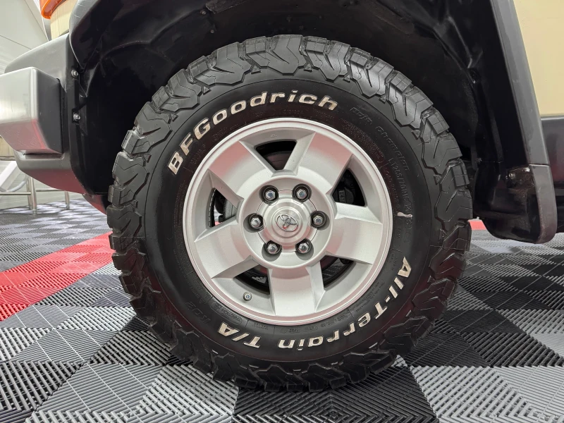 Toyota Fj cruiser 4.0 i 4WD/ АУТО/ ТЕГЛИЧ/ БЛОКАЖ НА ДИФЕРЕНЦИАЛА , снимка 16 - Автомобили и джипове - 50897950