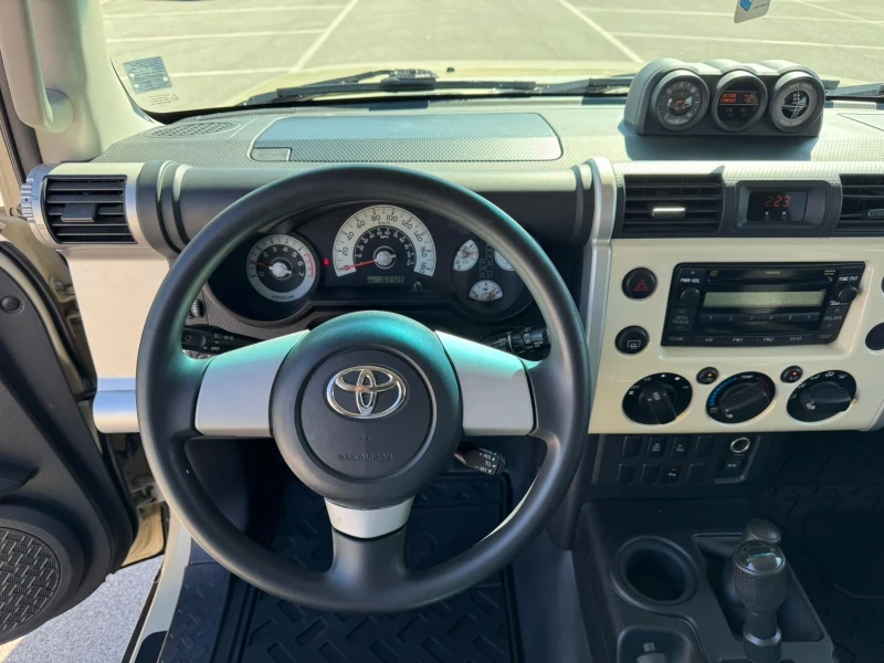 Toyota Fj cruiser 4.0 i 4WD/ АУТО/ ТЕГЛИЧ/ БЛОКАЖ НА ДИФЕРЕНЦИАЛА , снимка 9 - Автомобили и джипове - 50897950