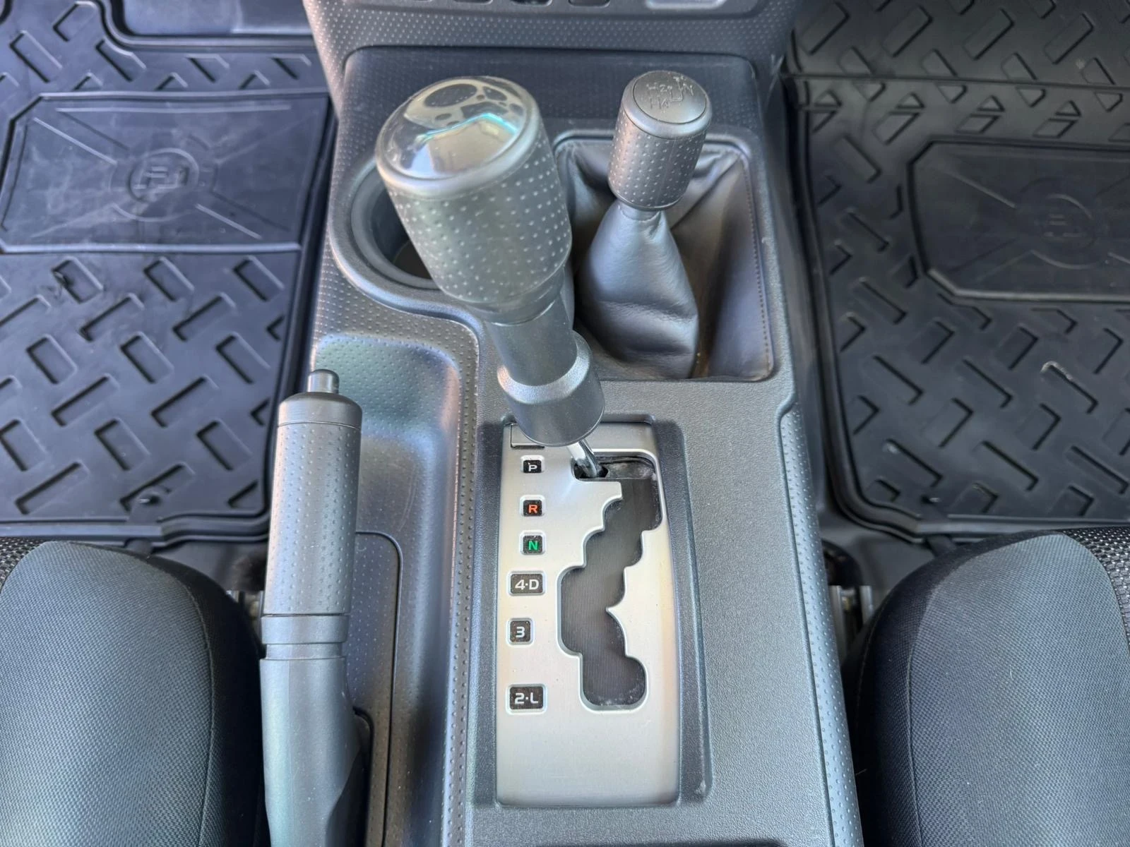 Toyota Fj cruiser 4.0 i 4WD/ / /     | Mobile.bg   12