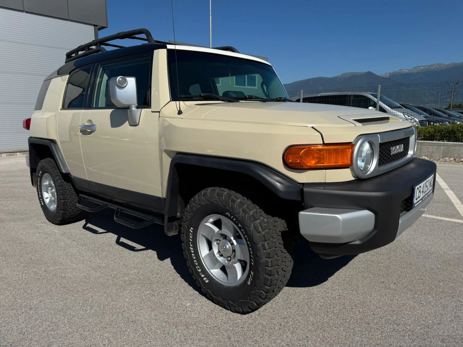 Toyota Fj cruiser 4.0 i 4WD/ АУТО/ ТЕГЛИЧ/ БЛОКАЖ НА ДИФЕРЕНЦИАЛА  - изображение 3