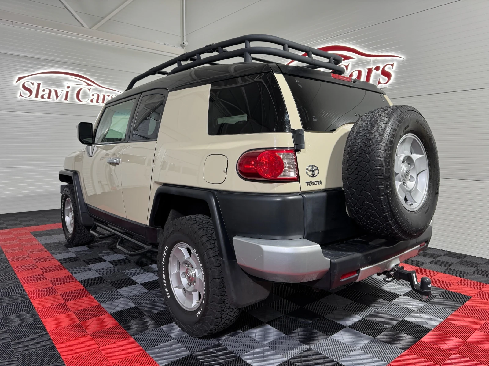 Toyota Fj cruiser 4.0 i 4WD/ АУТО/ ТЕГЛИЧ/ БЛОКАЖ НА ДИФЕРЕНЦИАЛА  - изображение 4