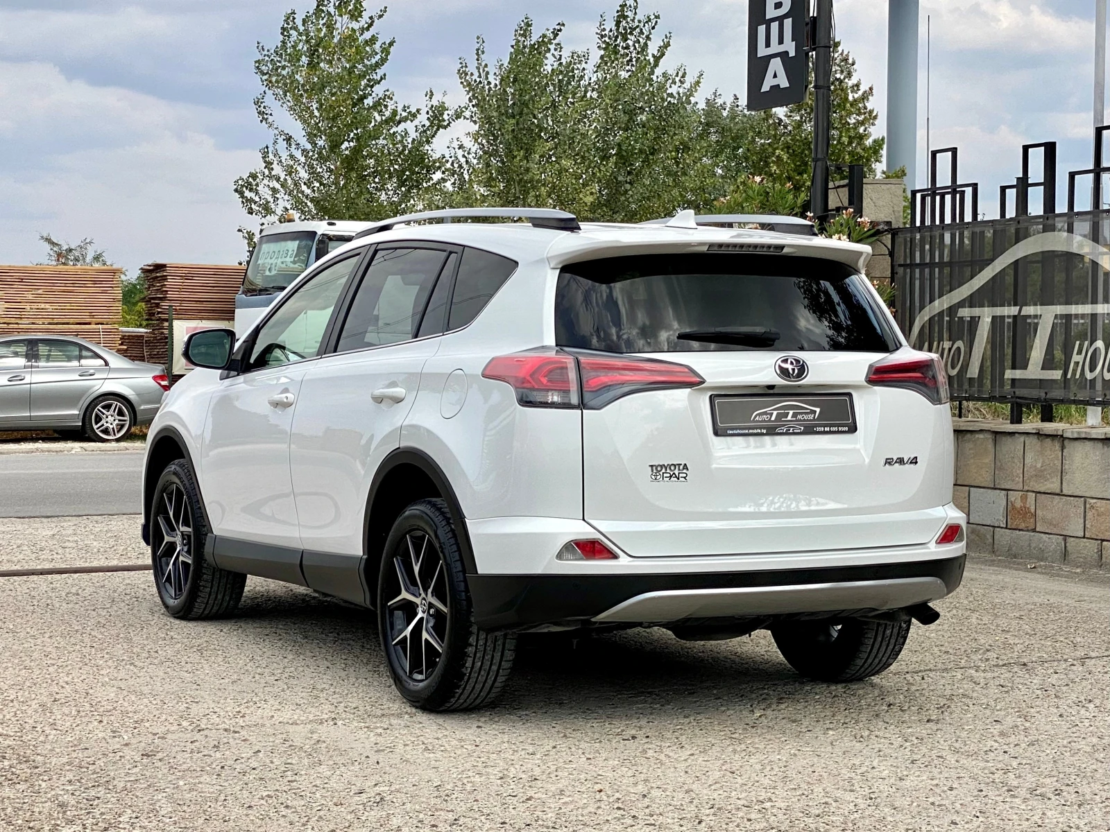 Toyota Rav4 2.0 D-4D* Exclusive* Key GO* Distronic*  - изображение 4