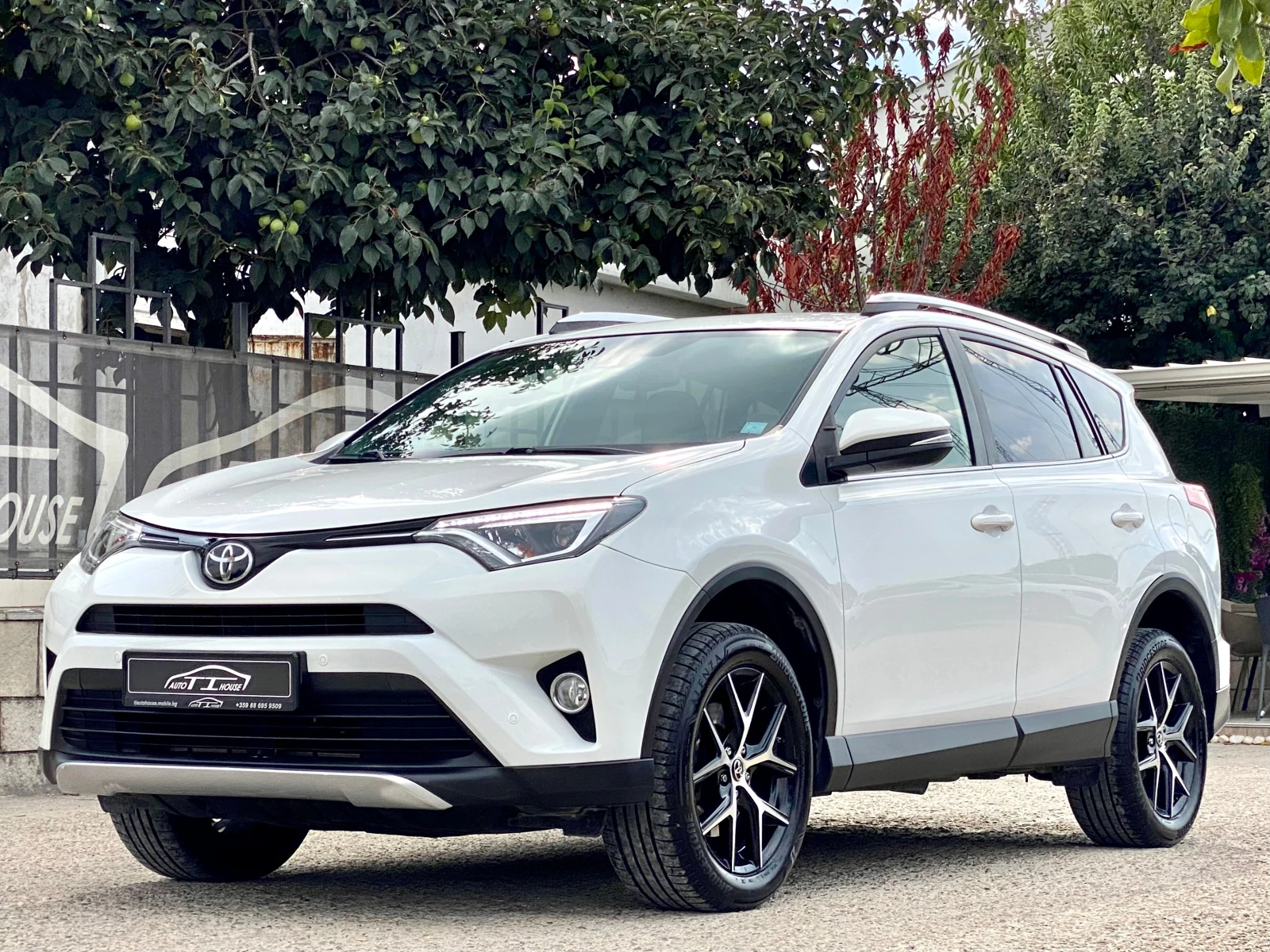 Toyota Rav4 2.0 D-4D* Exclusive* Key GO* Distronic*  - изображение 6