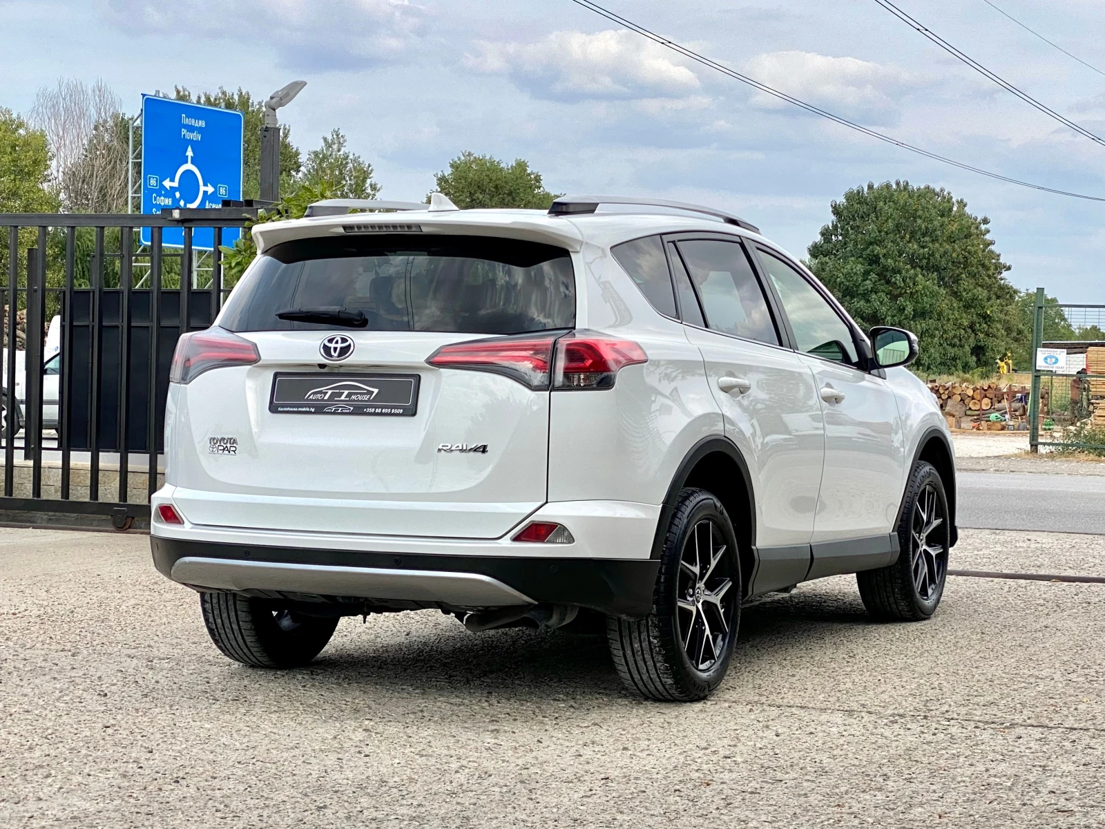Toyota Rav4 2.0 D-4D* Exclusive* Key GO* Distronic*  - изображение 2
