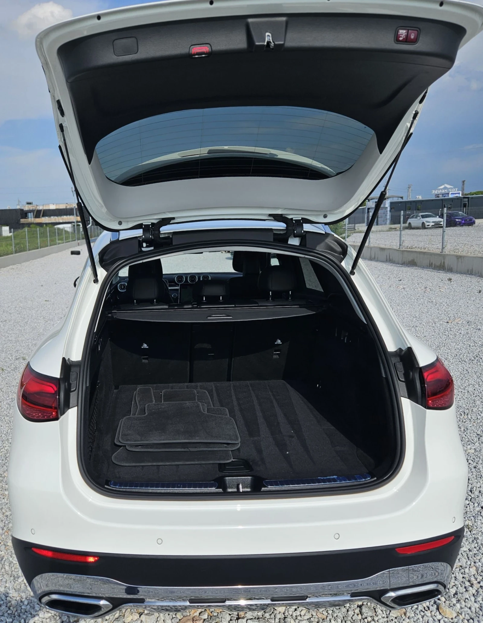 Mercedes-Benz GLC 220, снимка 17 - Автомобили и джипове - 54285534