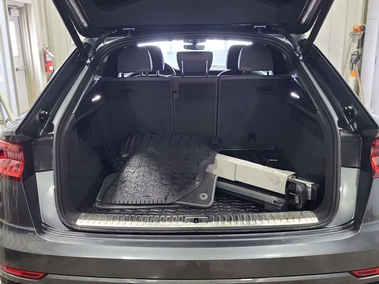 Audi Q8 PROGRESSIV| DISTRONIC| 360| PANO| 2 КЛЮЧА| CARFAX, снимка 5 - Автомобили и джипове - 54622417